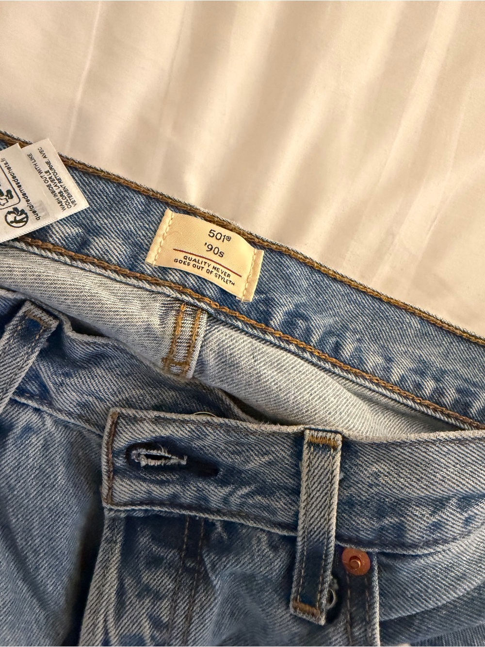 Levis Blue women’s 501 90s Straight-Leg Jeans - Picture 3 of 5
